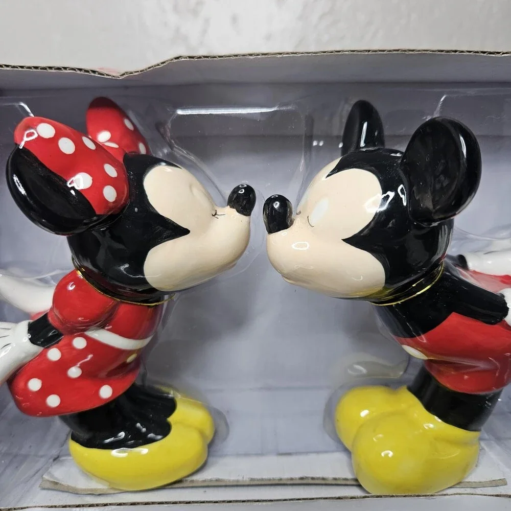 VTG Mickey Mouse & Minnie Mouse Salt & Pepper Shaker Set Disney Collectibles